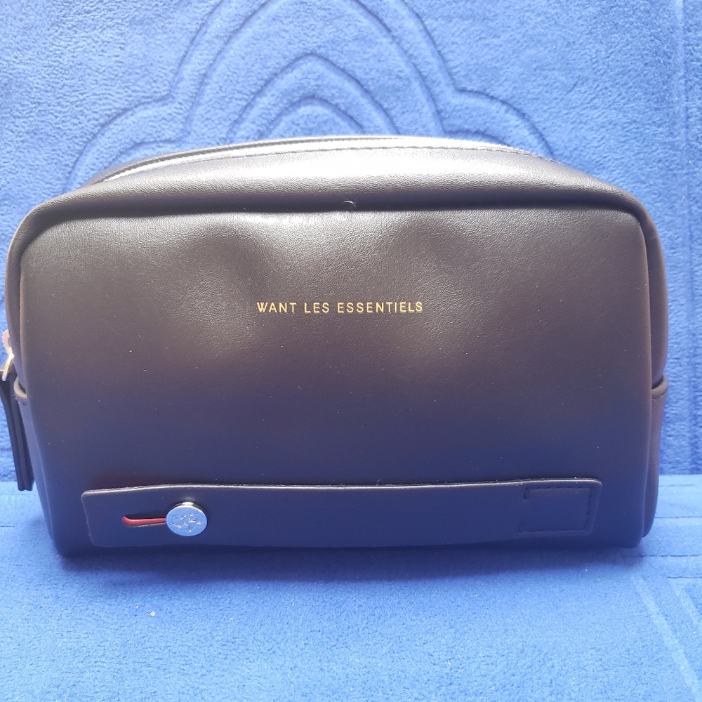 Want Les Essentials Air Canada Toiletries Bag